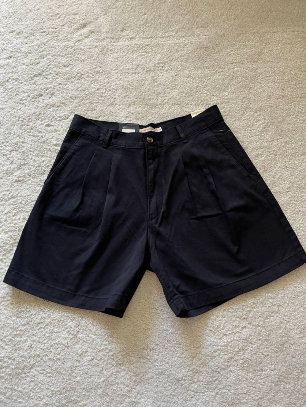 NWT Levi's High Rise Black Pleated Trouser Shorts Size 29